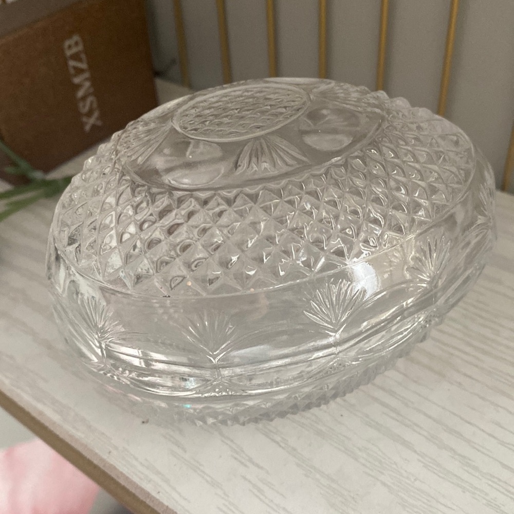 1977 Avon glass Mother’s Day egg large